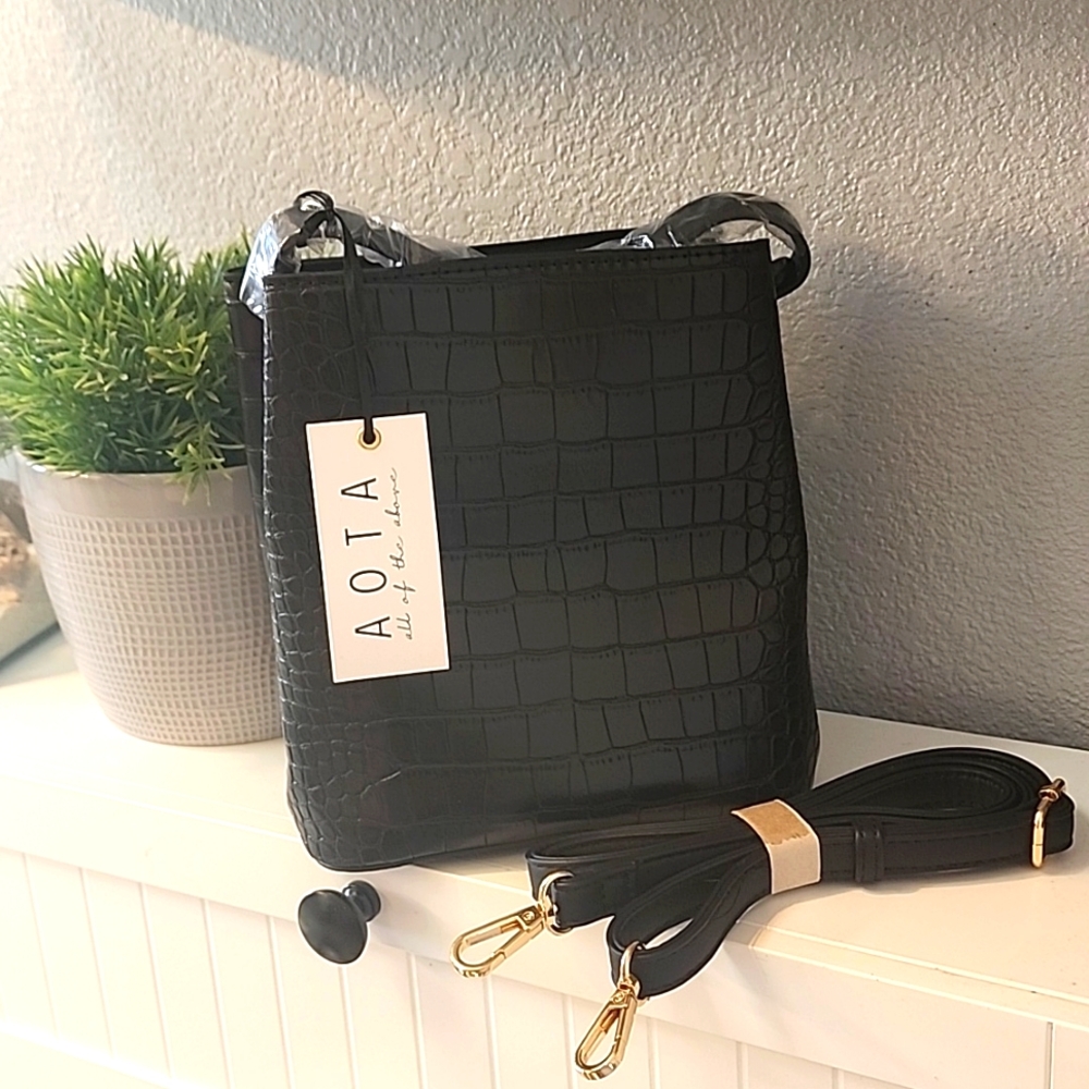 AOTA Elena Vegan Leather Crossbody